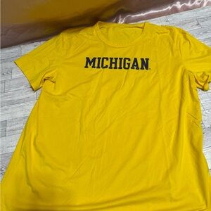 Michigan Yellow T-Shirt Sz L